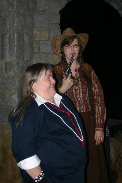 Lady Magy McTerlach & THLady Marie Gautrot as Kate Hepbrun & Annie Oakley, Halloween Dead Celebrity Bash 2008